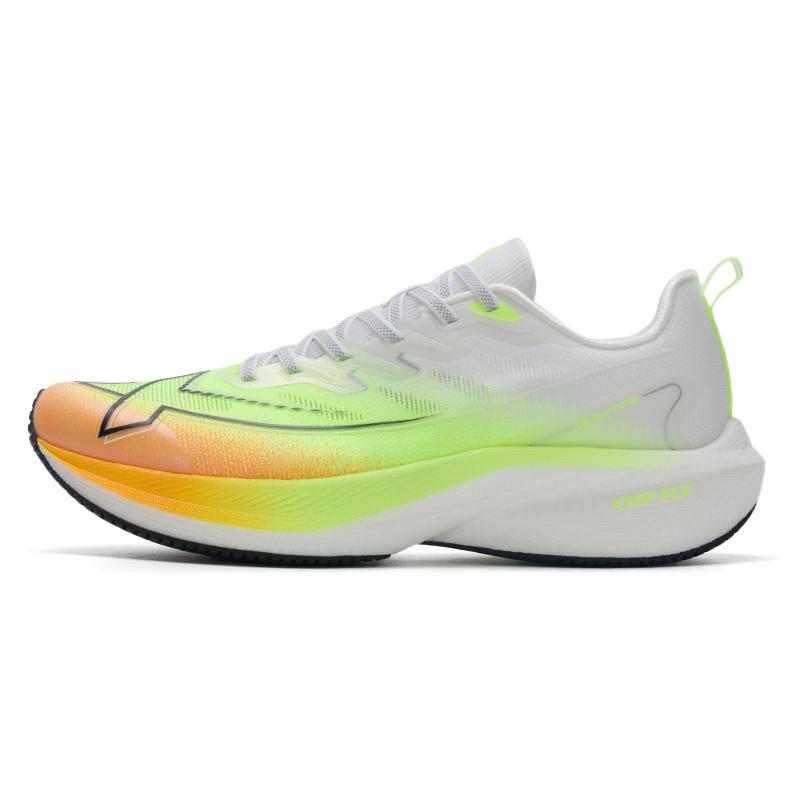 特步一体成型减震透气运动鞋跑鞋