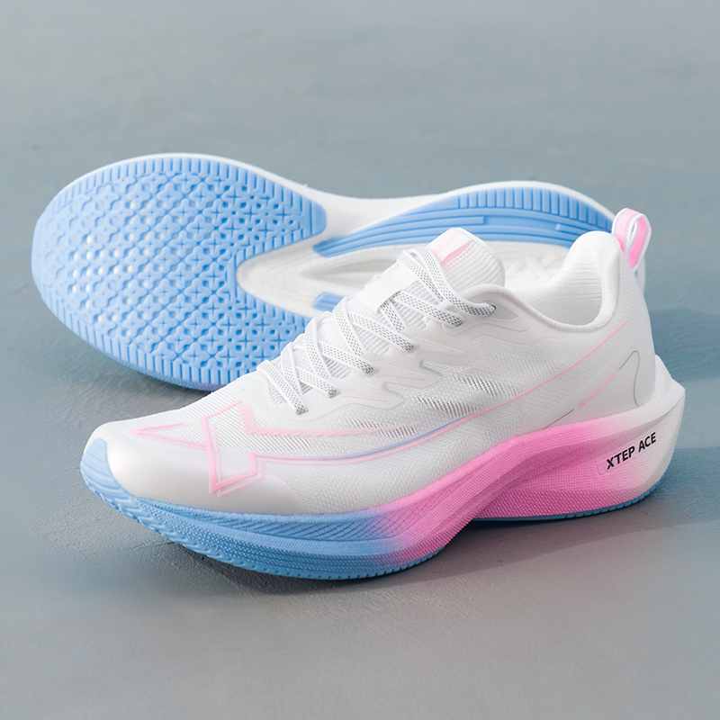 特步一体成型减震透气运动鞋跑鞋