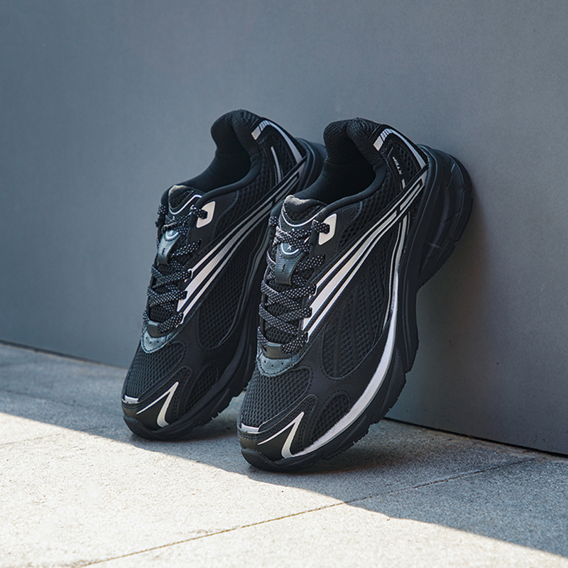 特步巴斯克男女同款运动休闲鞋