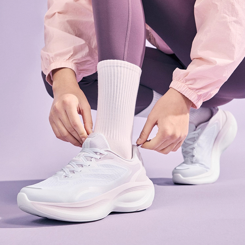 特步玄翎女子跑鞋轻盈回弹运动鞋