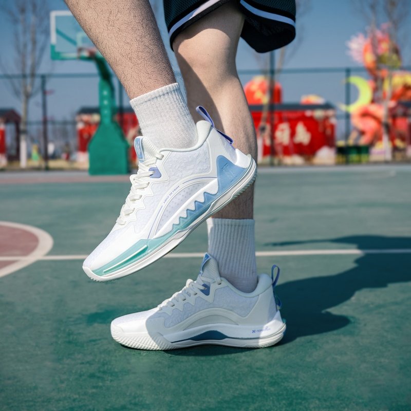 特步篮球鞋减震耐磨专业球鞋