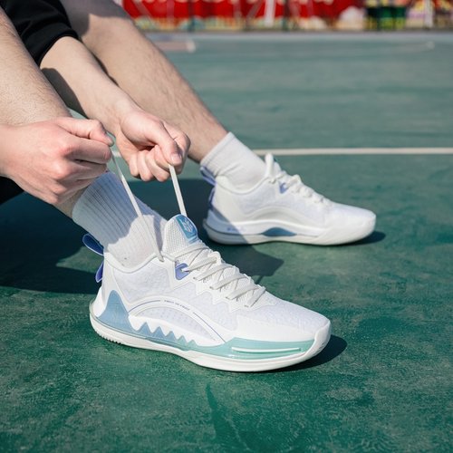 特步篮球鞋减震耐磨专业球鞋