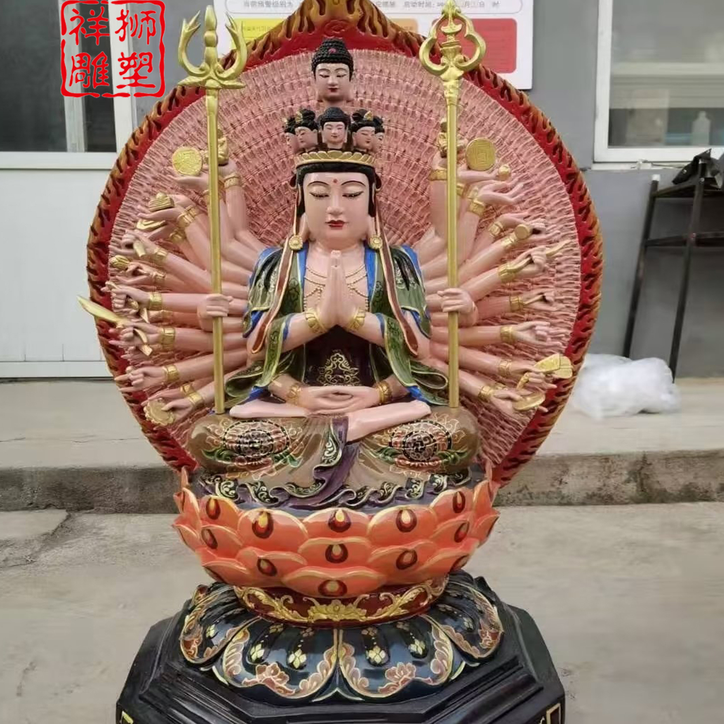 祥狮雕塑彩绘铜精工千手观音佛像