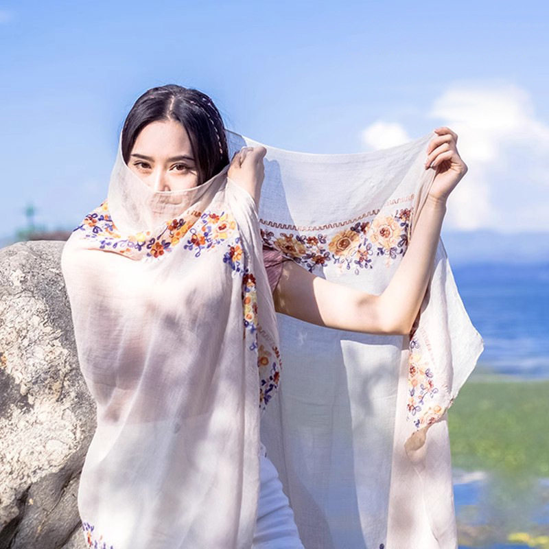 披肩女2025新款冬季围巾旅游防晒民族风丝巾长披风纱巾头巾冬季季