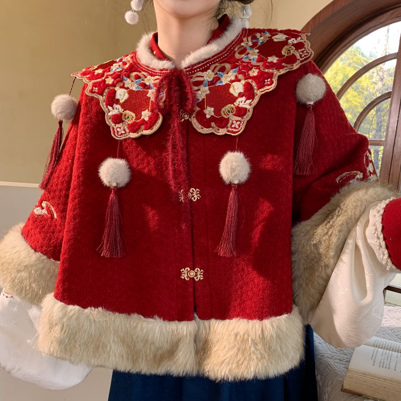 森女部落重工刺绣流苏毛球披肩女新款国风搭配叠穿新年云肩冬季