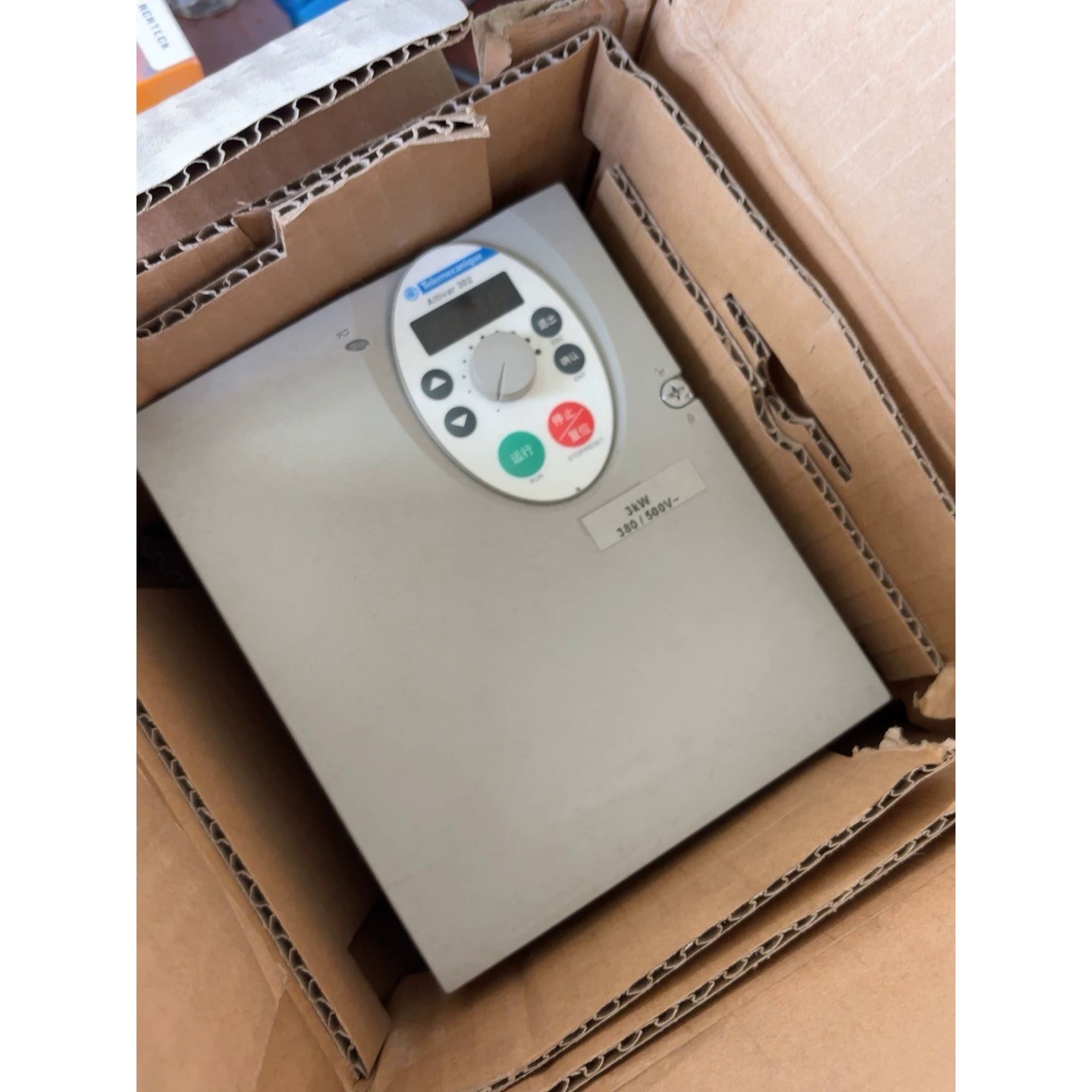 全新施耐德3kw变频器ATV302HU30N4 全新原装 拍前议价