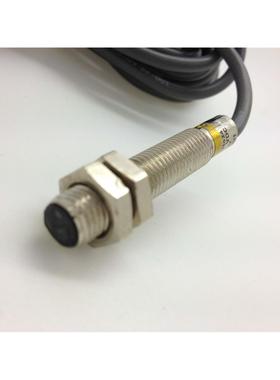 全新 8MM漫反射光电开关E3HT-DS3E1 M8圆柱型光电开关 红外传感器