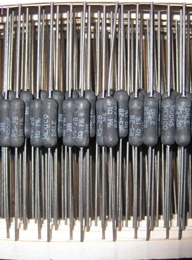 RS02B1R000FE70 DALE VISHAY RS-2B  3W 1R 1% RS-2B 线绕电阻器