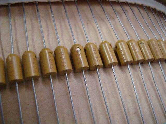 T322C106M020AS 钽质电容器 T322 20V10uF 20% 基美 KEMET