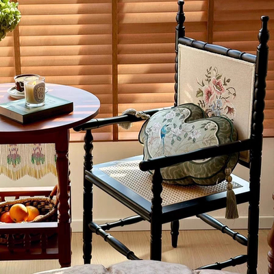沉光系列/经典复古实木刺绣餐椅