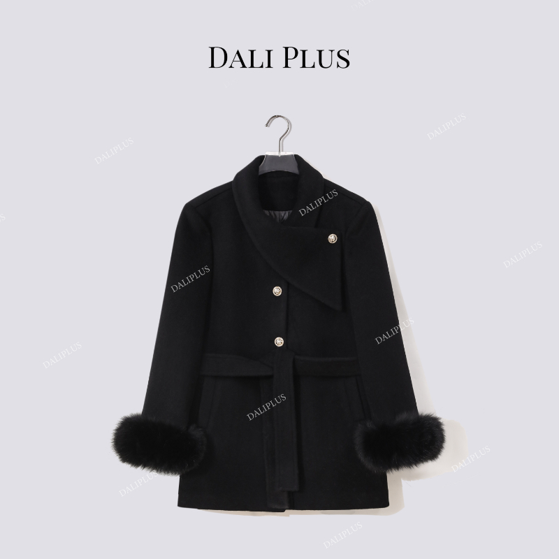 大李plus“围巾领100羊毛呢子95白鹅绒狐狸毛战袍羽绒服D5SS7333