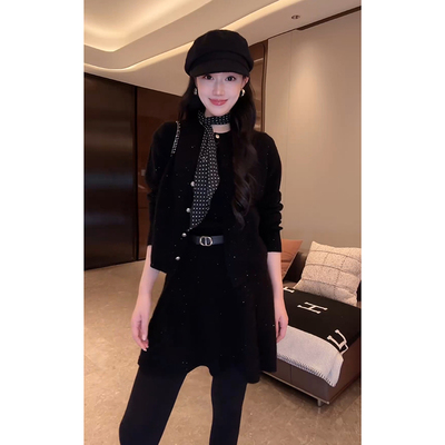 大李plus 年服闪闪套装”兔绒羊毛混纺针织上衣+连衣裙-D5SZ8262