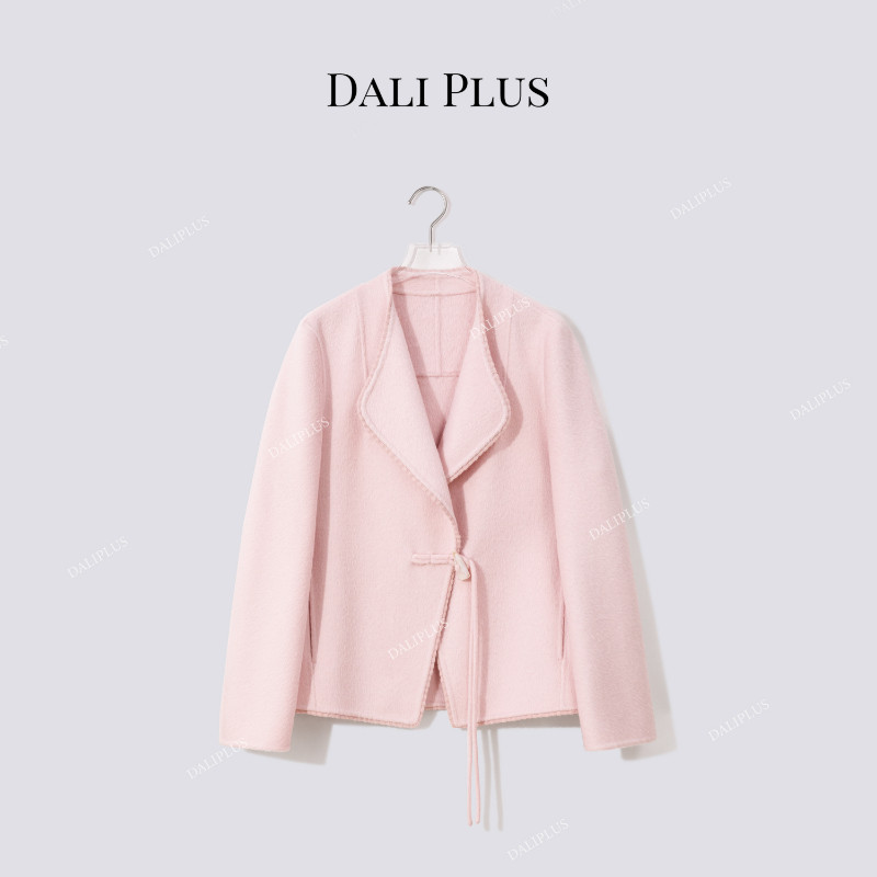 牛角扣翻领短款呢大衣