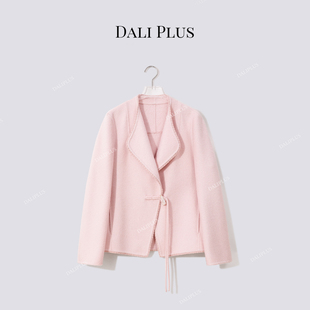 【绵羊毛+蚕丝骆驼绒】牛角扣翻领短款呢大衣-D5CH4686