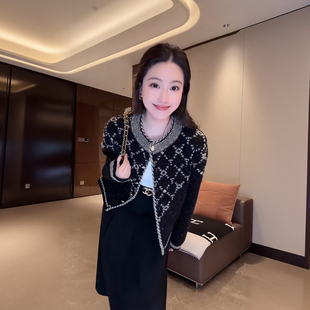 大李plus“90羊毛10羊绒碎金菱形纹毛衣”香风针织开衫SD608271-2