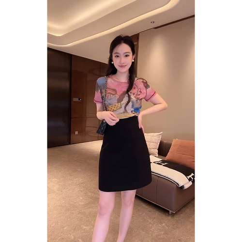 大李plus印花晕染彩绘小马T恤女夏季休闲减龄圆领百搭短袖上衣