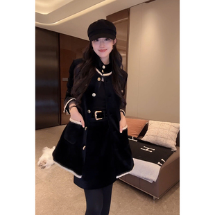 “立领丝绒95白鹅绒服”编织带香风羽绒服轻装滑-D5ST1576