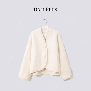 “100绵羊毛颗粒毛”钻石领单排扣短款外套-D5BL1140