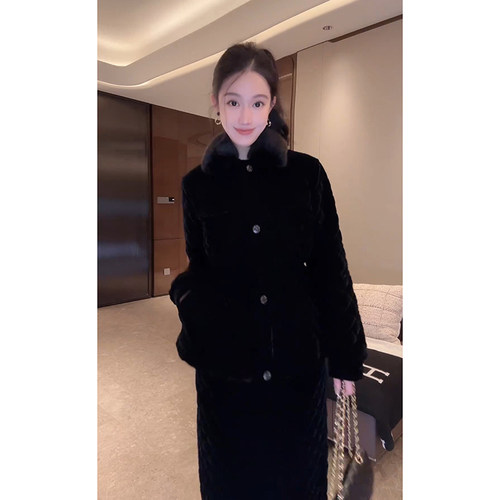 黑色水貂毛丝绒95白鹅绒羽绒服女