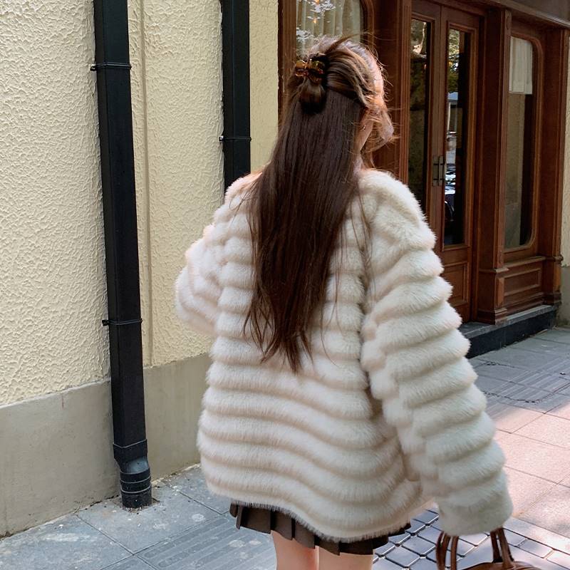 现货2024秋冬高级感皮毛一体仿皮草毛绒外套095-9133-P245-K368,女装短外套,浙宝095(原288A)