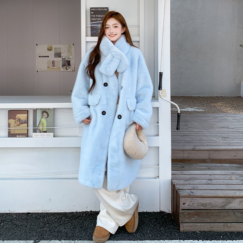 浅蓝色气质感皮毛一体V领大衣女2025冬季新款时尚毛绒绒立领外套,女装皮草,浙宝095(原288A)