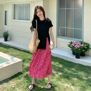 2025夏季黑色开叉蝴蝶结装饰设计T恤套装女雪纺碎花半身裙两件套图片