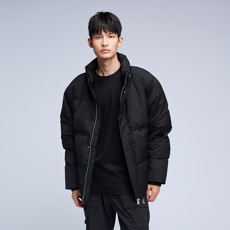 黑色羽绒服短款又见高山