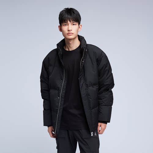黑色羽绒服短款又见高山