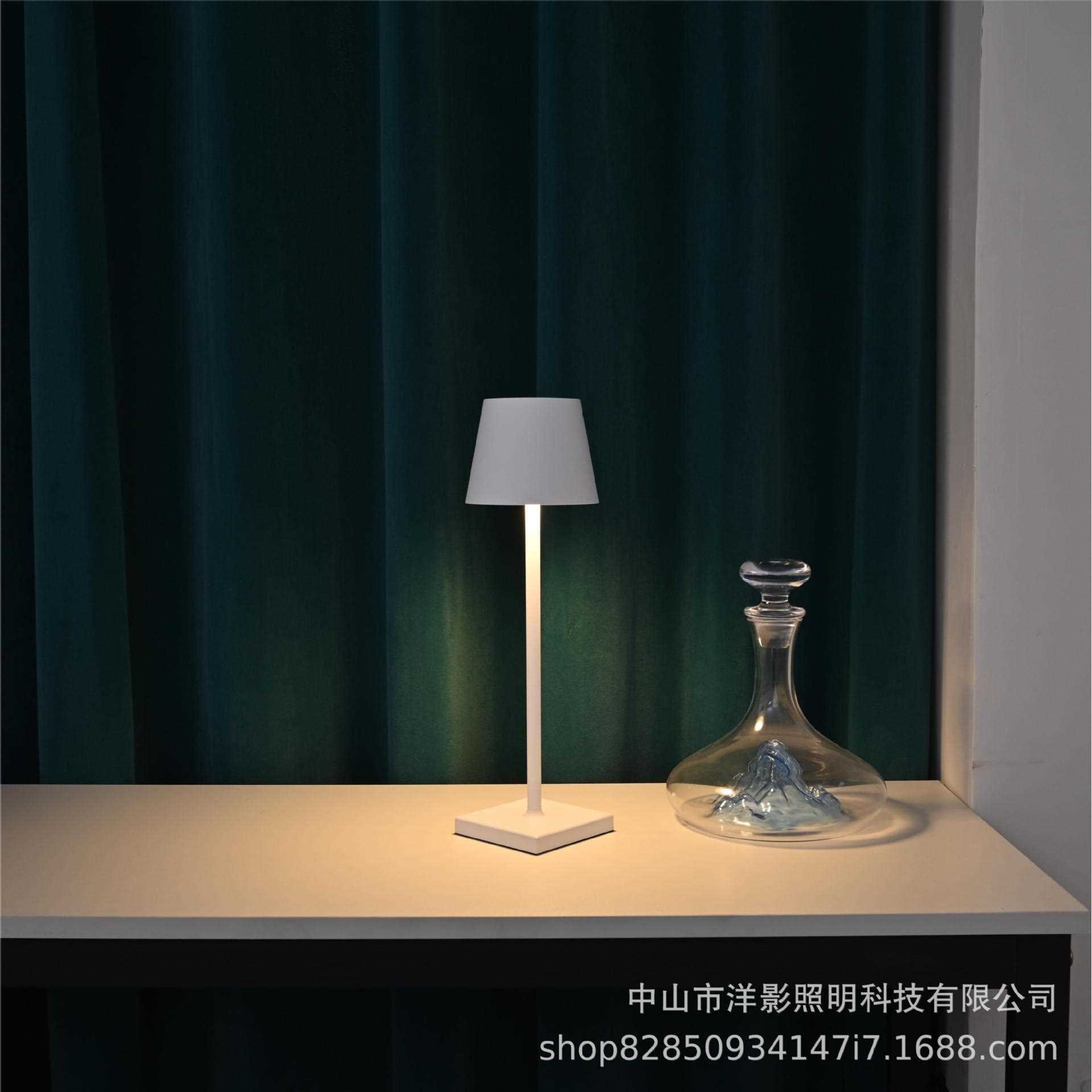 新款直销创意简约台灯充电触摸开关可调光桌灯餐厅酒吧台灯桌面氛