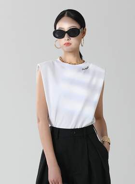 The Middle时髦复古垫肩Tee白色宽肩无袖T恤刺绣有记忆点的设计感