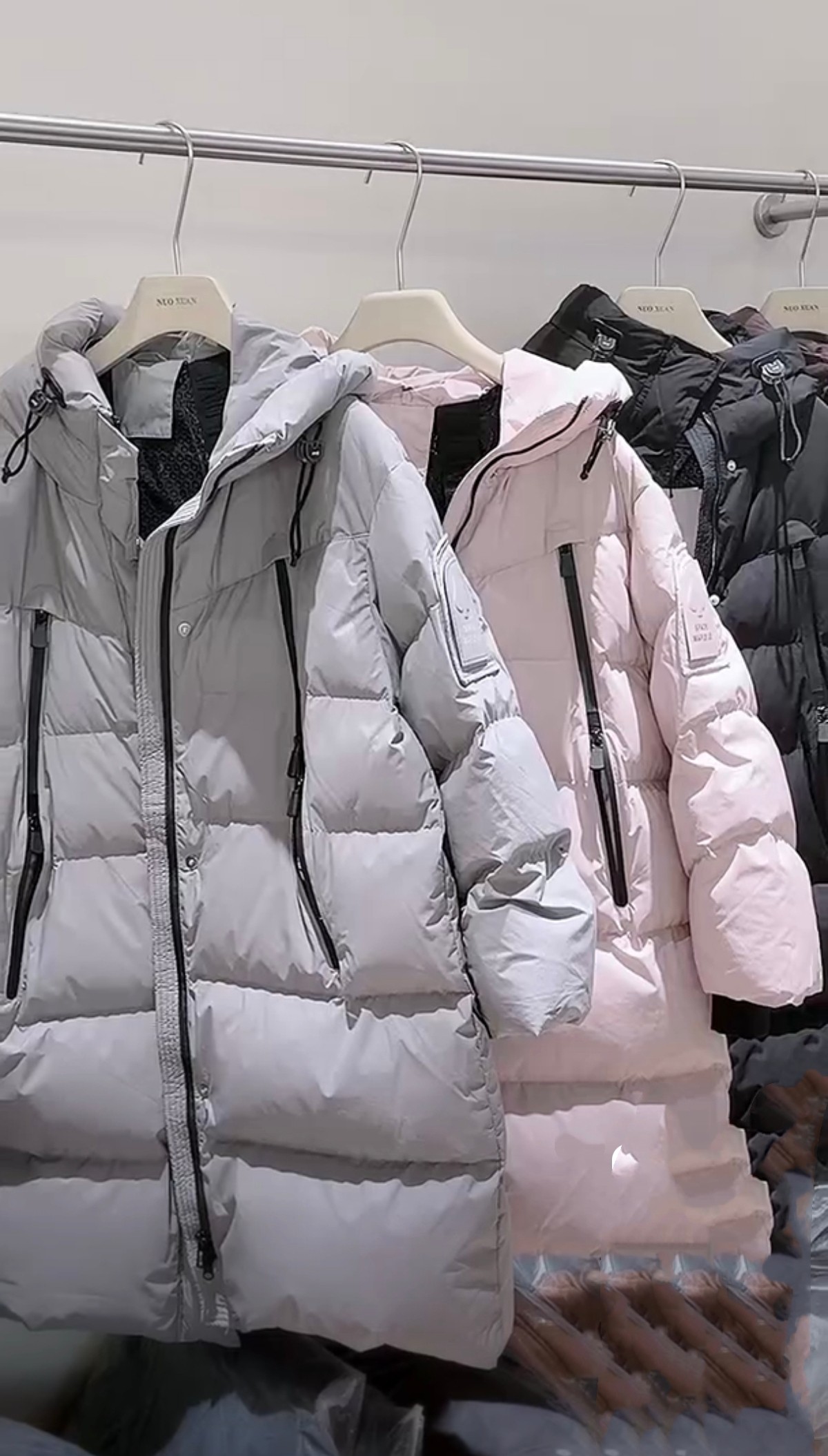 2026冬季新款时尚气质百搭显瘦长袖连帽羽绒服外套女