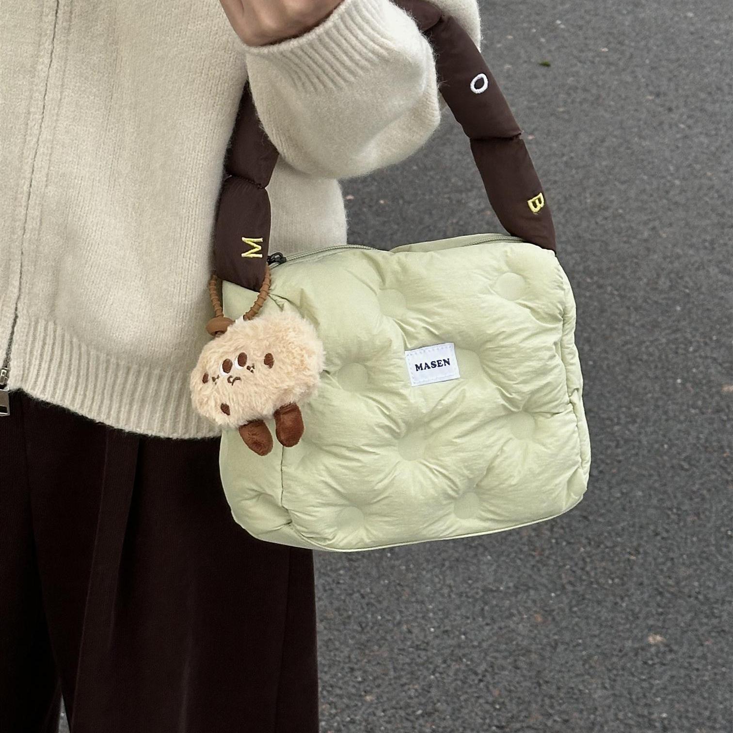 小众设计简约可爱方块充棉单肩包