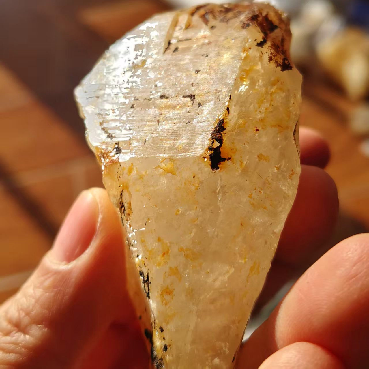 天然水晶原石摆件手握观赏石