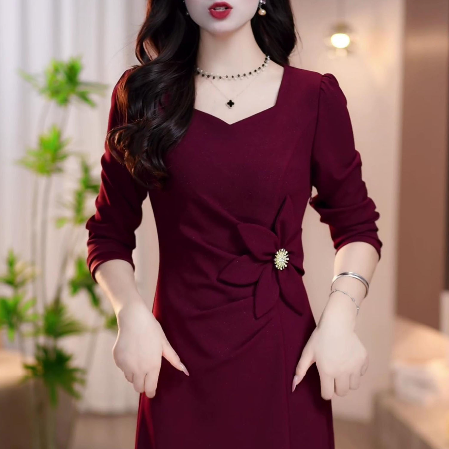 新款气质显瘦长袖连衣裙女