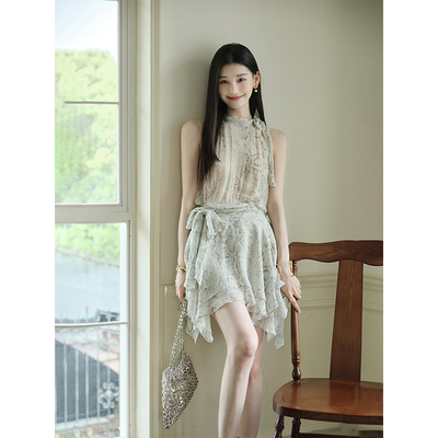 且可ChillCozy“费里尼”蛇纹印花&银葱细闪挂脖无袖连衣裙/半裙