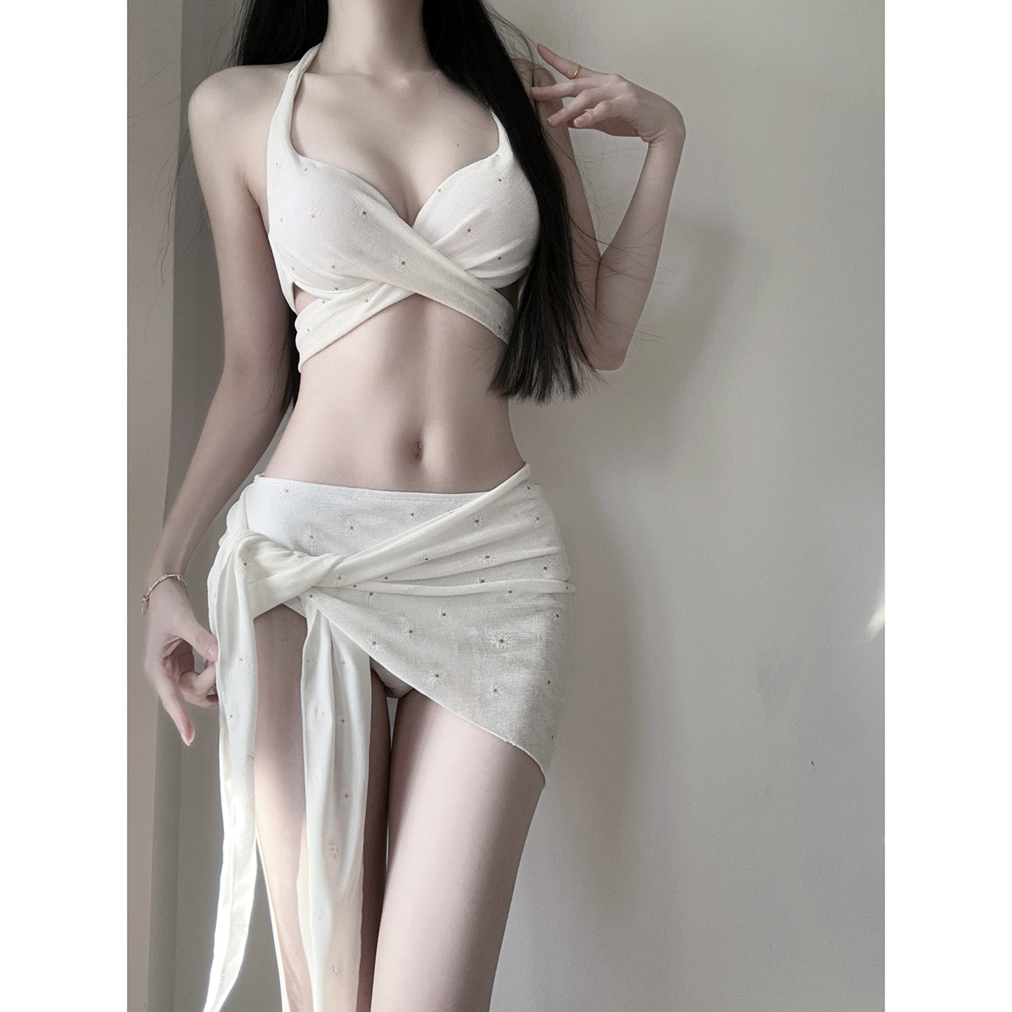 白色波点比基尼小胸聚拢分体三件套性感纯欲温泉度假高级感泳衣女