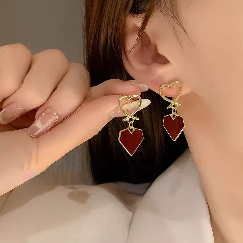 红色心形耳环复古轻奢女高级感耳钉新娘结婚订婚敬酒服爱心形状