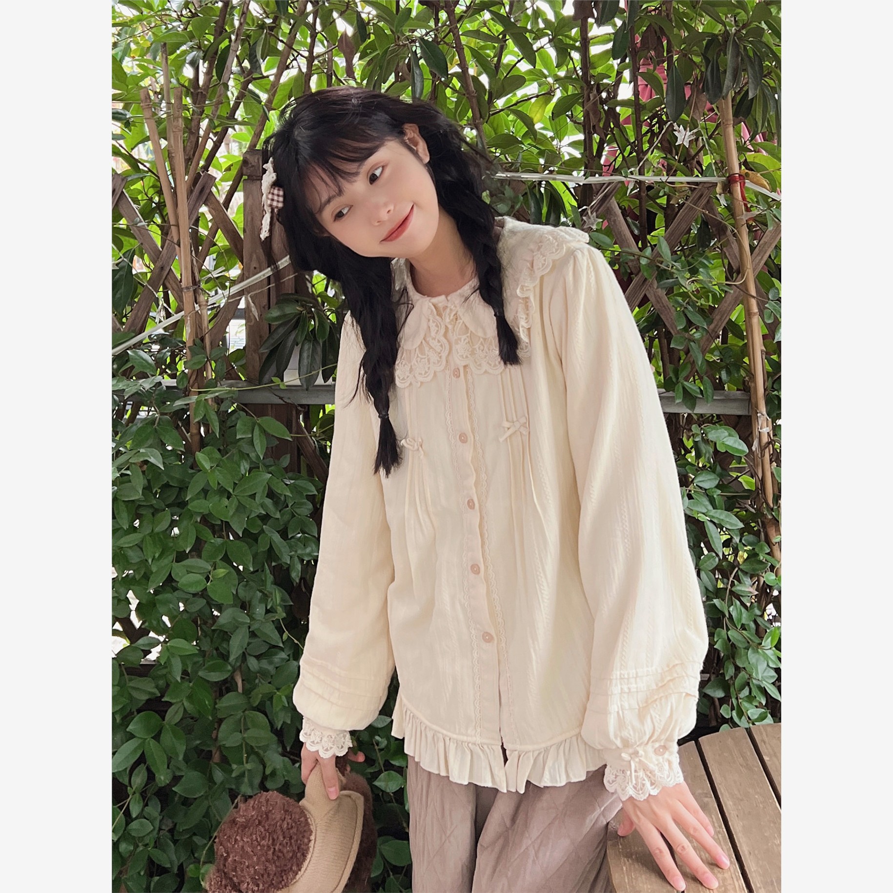 奶油杏花边娃娃领衬衫秋