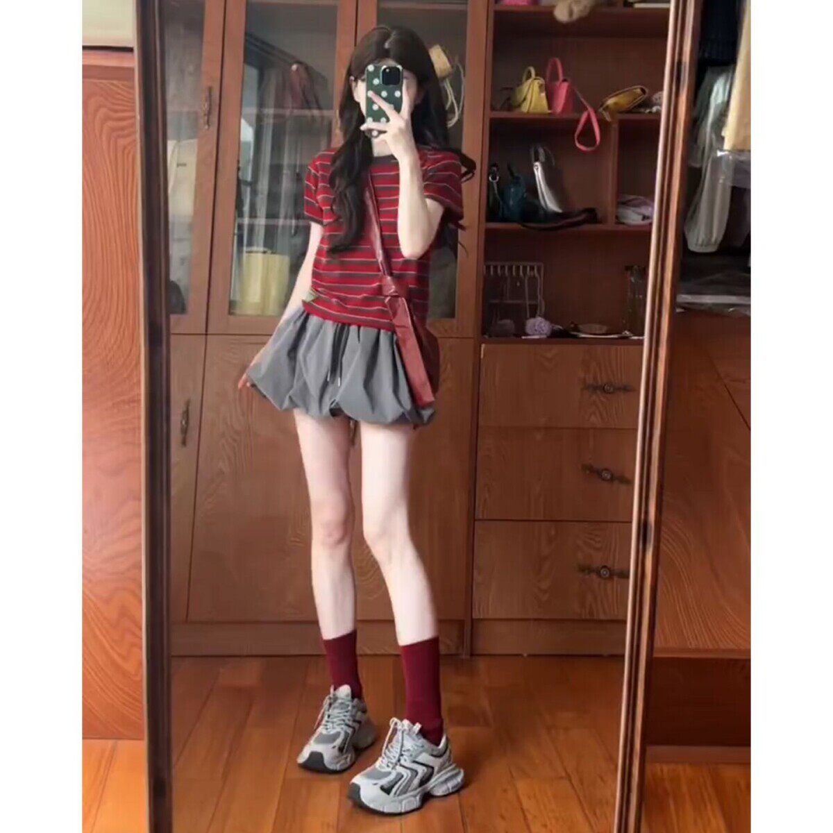 巨好看穿搭一整套2026新款红色条纹短袖上衣女夏季花苞短裙子套装