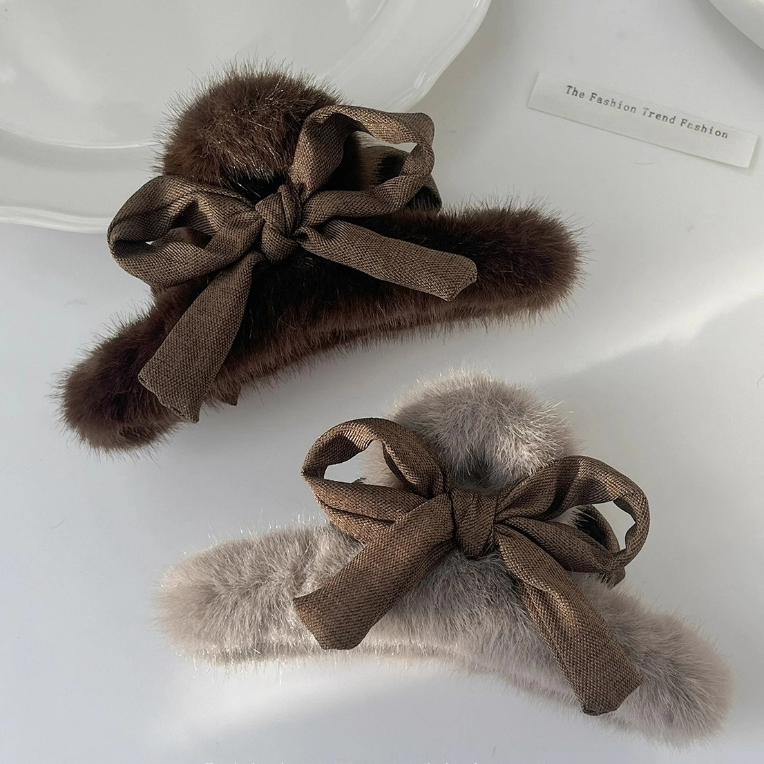 秋冬时尚兔毛蝴蝶结夹子头饰女大号鲨鱼夹毛绒发夹后脑勺盘发抓夹