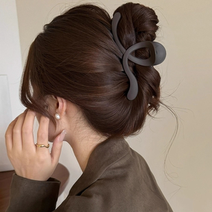 波浪线条大号抓夹女2025新款 高级感后脑勺发夹发量多鲨鱼夹子头饰