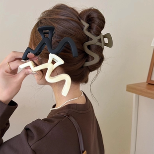 秋冬美拉德磨砂抓夹鲨鱼夹大号发夹女2025新款 后脑勺简约夹子头饰