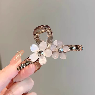 轻奢高档水晶花朵亚克力抓夹中号高级感后脑勺半扎发鲨鱼夹