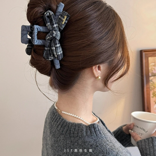 美拉德格纹蝴蝶结抓夹女秋冬高级感大号鲨鱼夹2025新款 后脑勺头饰
