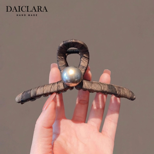 复古珍珠缠布抓夹女质感发饰2024新款 后脑勺发量多鲨鱼夹盘发发夹