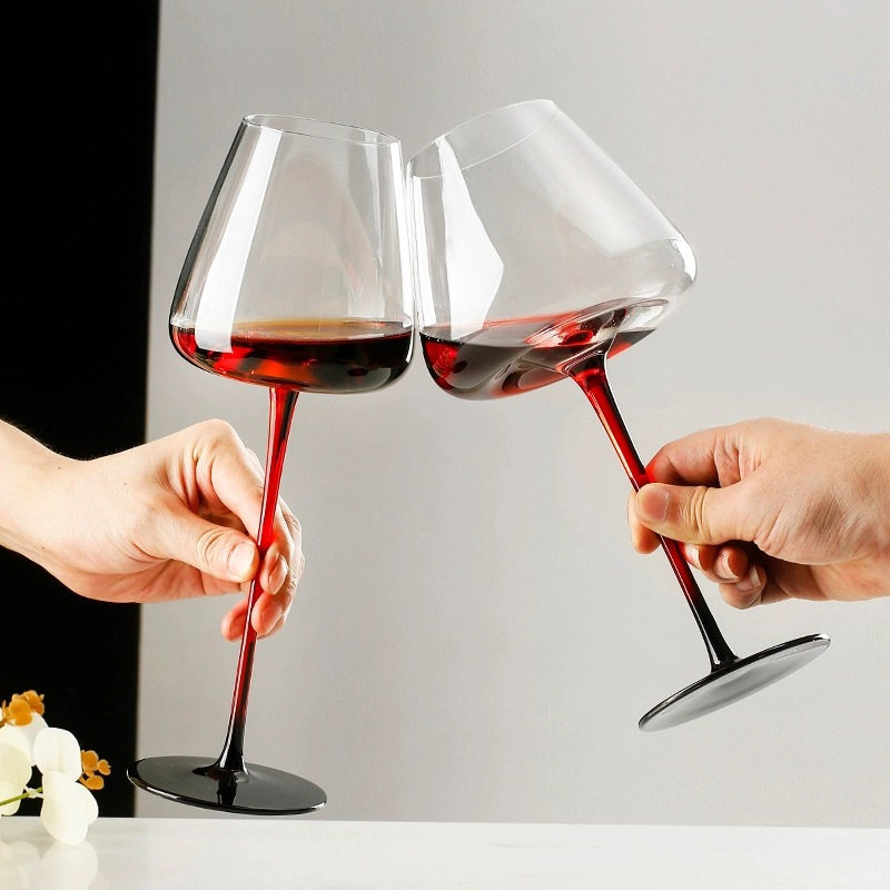 黑领结勃艮第红酒杯醒酒
