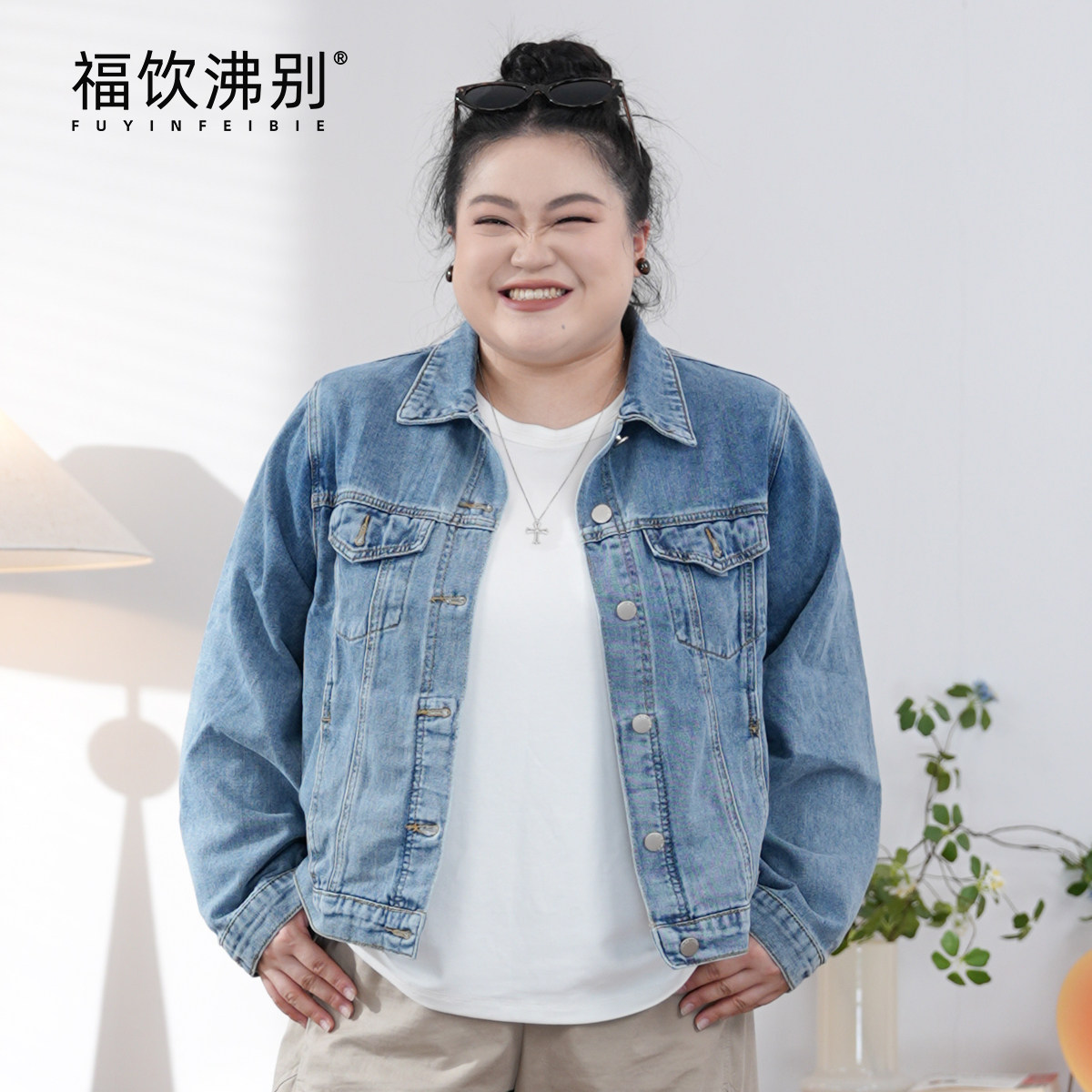 福饮沸别【晴空短牛仔】大码胖mm显瘦正肩短款牛仔外套-ZY25076图片