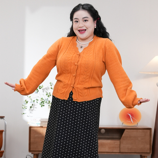 胖mm慵懒风显瘦V领钩花开衫 福饮沸别 大码 秋款 25145 琥珀秋光