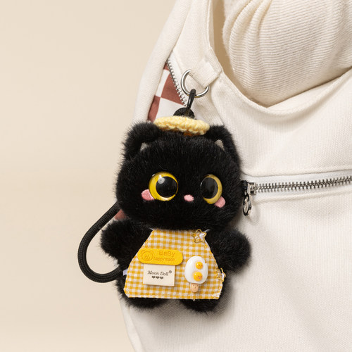 围兜小黑猫毛绒玩具背包挂饰公仔小猫发声挂件玩偶送男女生日礼物