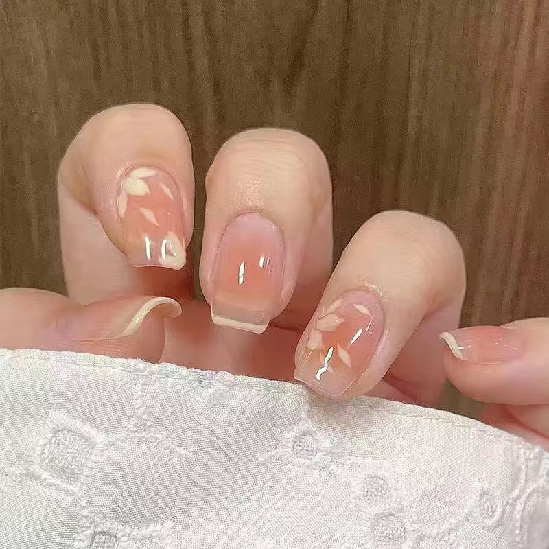 法式边美甲樱花腮红短款